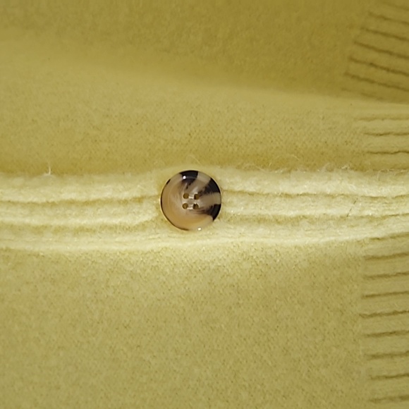 Yellow cardigan sweater 💛 - Picture 4 of 8